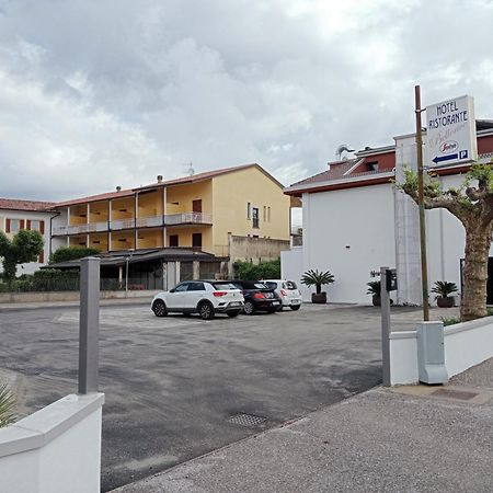 Bellerive Ristorante Albergo Manerba del Garda Bagian luar foto