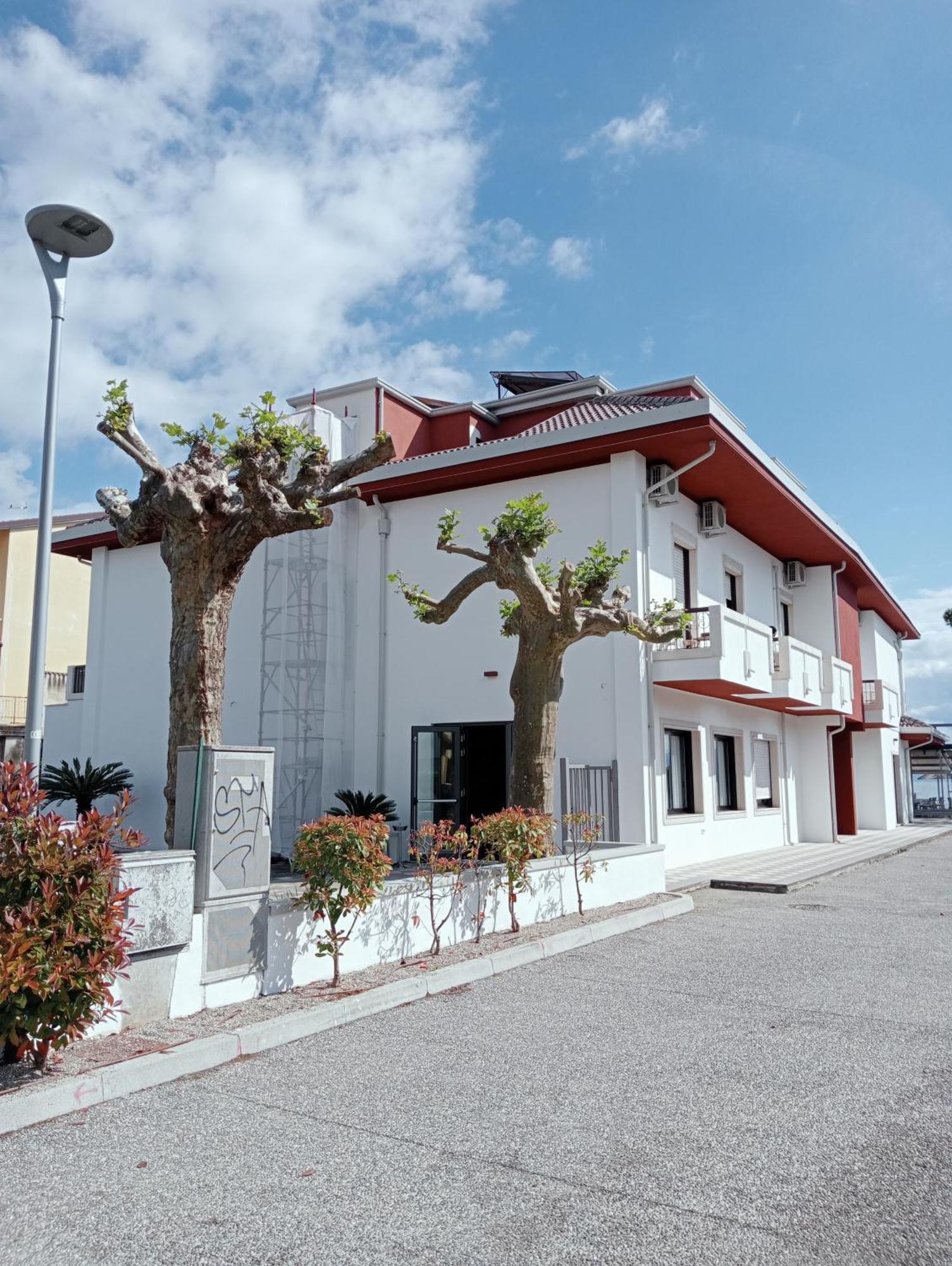Bellerive Ristorante Albergo Manerba del Garda Bagian luar foto