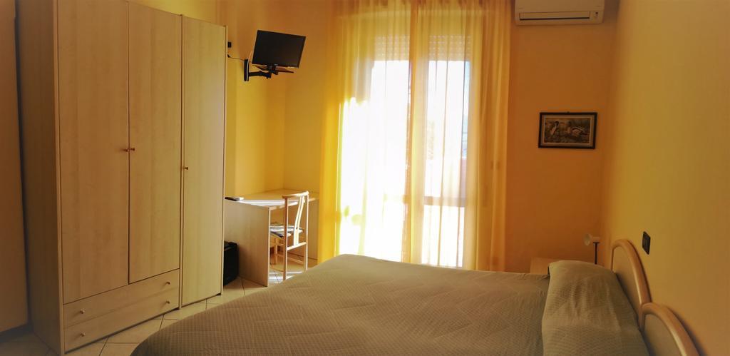 Bellerive Ristorante Albergo Manerba del Garda Bagian luar foto