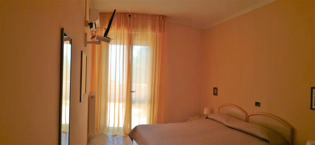 Bellerive Ristorante Albergo Manerba del Garda Bagian luar foto