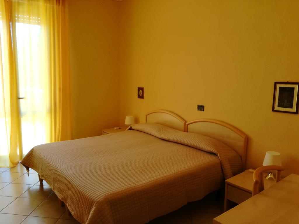 Bellerive Ristorante Albergo Manerba del Garda Bagian luar foto