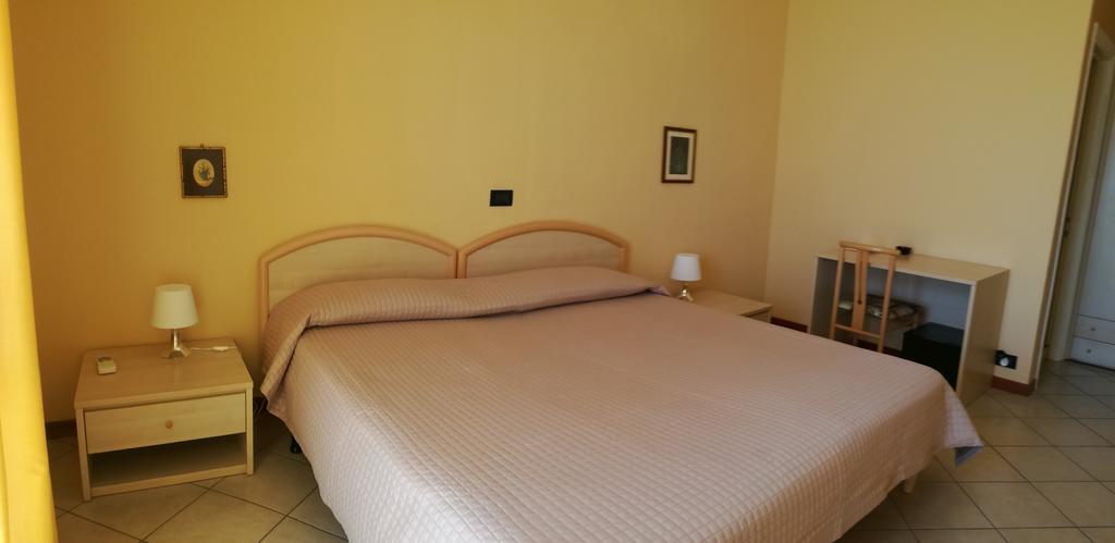Bellerive Ristorante Albergo Manerba del Garda Bagian luar foto