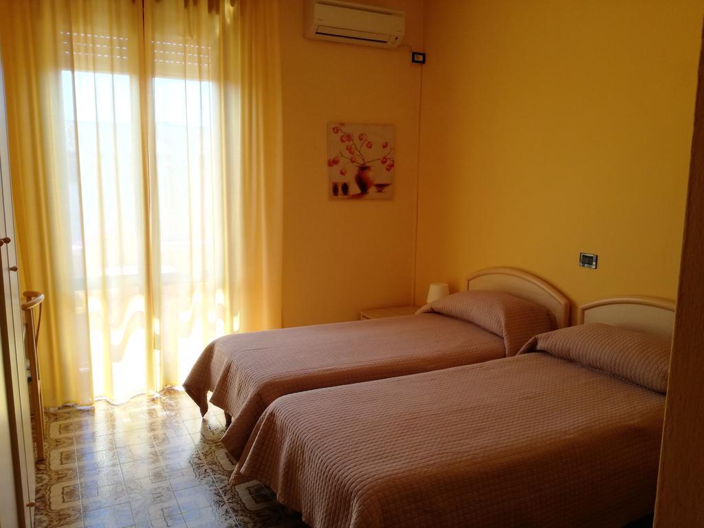 Bellerive Ristorante Albergo Manerba del Garda Bagian luar foto